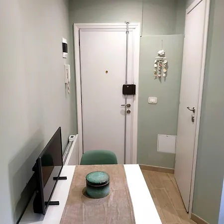 A Delightful Wedding Favor In The Heart Of דירה