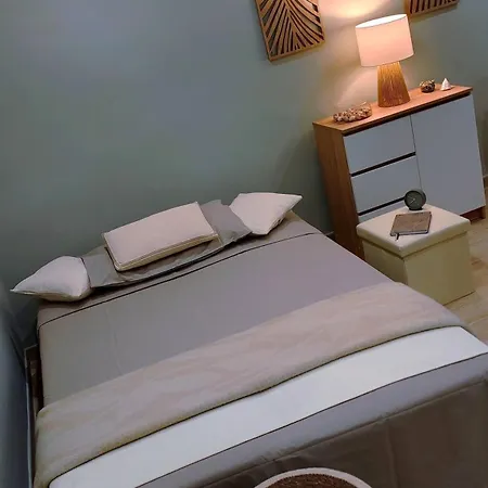 A Delightful Wedding Favor In The Heart Of דירה