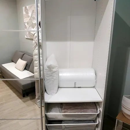 A Delightful Wedding Favor In The Heart Of דירה